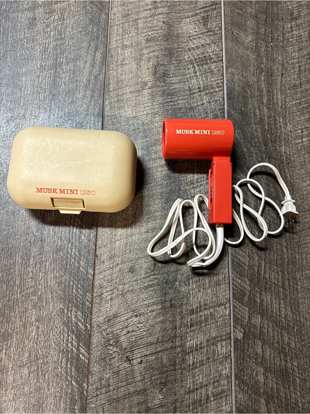 Avon 1984 MUSK MINI 1250 Compact Travel Hair Dryer - Red